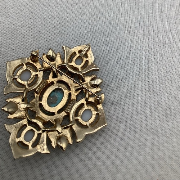 Vintage Sarah Coventry  Brooch with Turquoise and Pearl Accents - Picture 6 of 6